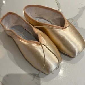 Brand new Freed Studio Professionals. Maker U size 6E with V cut vamp